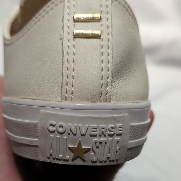 Converse Women's Off-White Sneakers with Gold Accents Size 10... Beautiful!!! - Picture 11 of 15